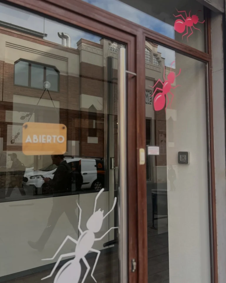 Instagram post from expert_traitement. This post is in position 9.